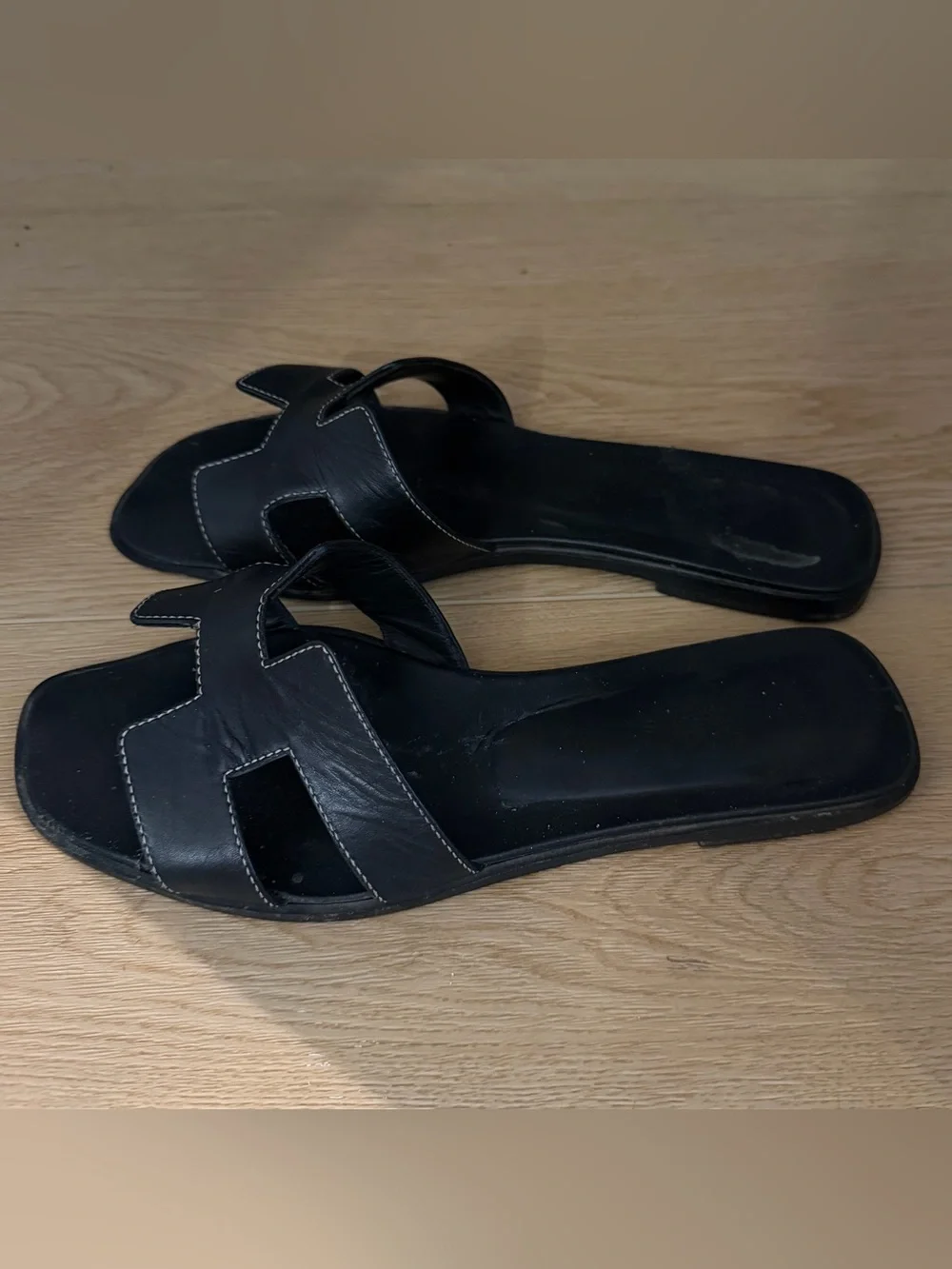 Hermes oran sandals black size 39.5